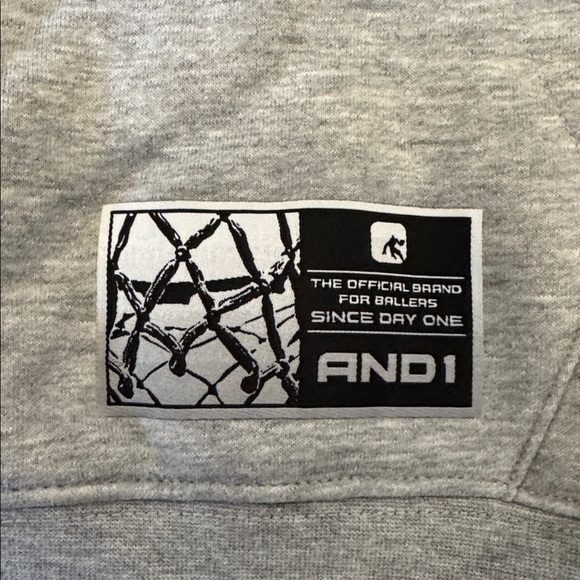 And 1 sweater - Picture 4 of 5